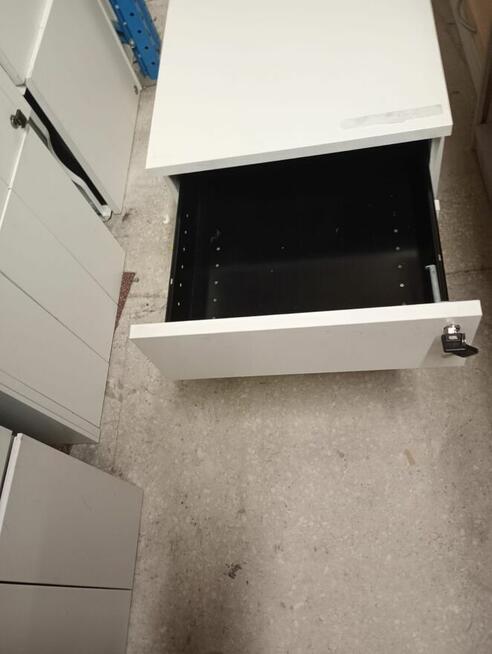 Kontenerek pod biurko przybornik szary jezdny na kółkach