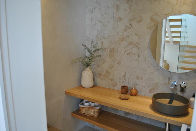 Willa z widokiem na góry i morze w Hiszpanii