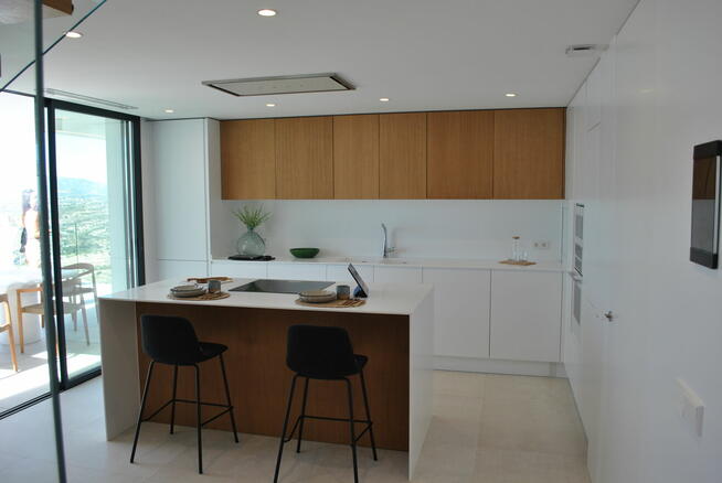 Willa z widokiem na góry i morze w Hiszpanii