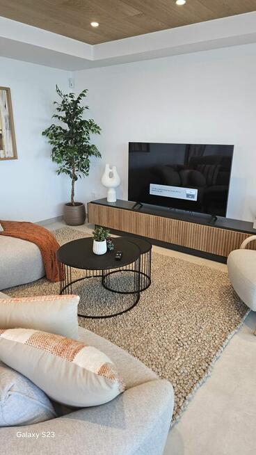 Willa z widokiem na góry i morze w Hiszpanii