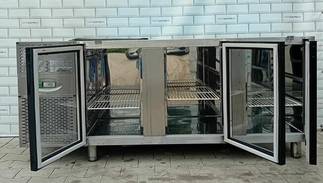 Stół chłodniczy podblatowy przeszklony 3-drzwi 87/24/20