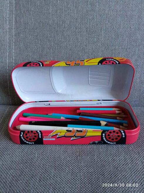 Piórnik metalowy Hot Weels