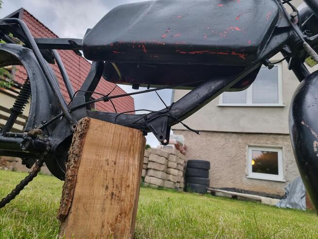 Jawa 200 - rama motoru + dodatki