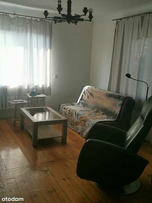 Urokliwy dom z fotowoltaiką i przestronnym ogrodem