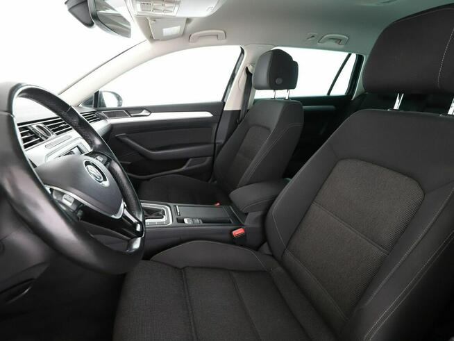 Volkswagen Passat Comfortline BlueMotion 150KM automat navi PDC grzane fotele ACC climat