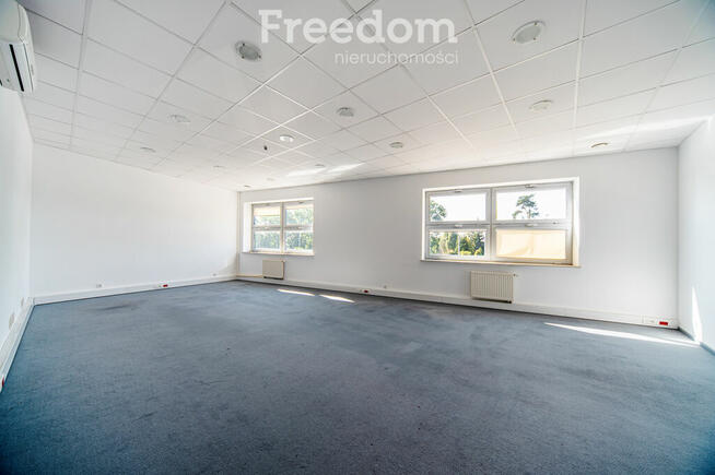 Lokal 416m2 z parkingiem i windą w Piasecznie