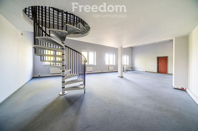 Lokal 416m2 z parkingiem i windą w Piasecznie