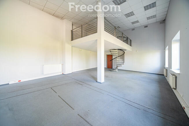 Lokal 416m2 z parkingiem i windą w Piasecznie