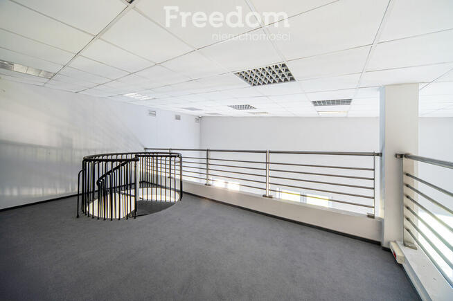 Lokal 416m2 z parkingiem i windą w Piasecznie