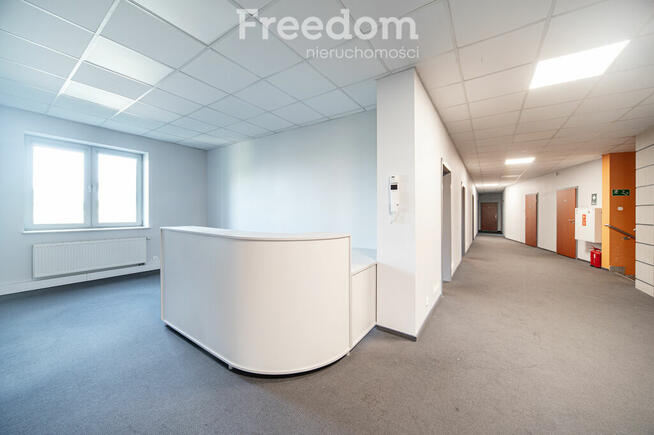 Lokal 416m2 z parkingiem i windą w Piasecznie