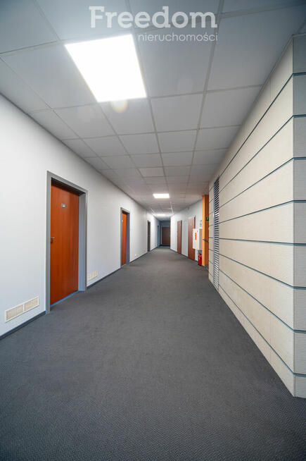 Lokal 416m2 z parkingiem i windą w Piasecznie