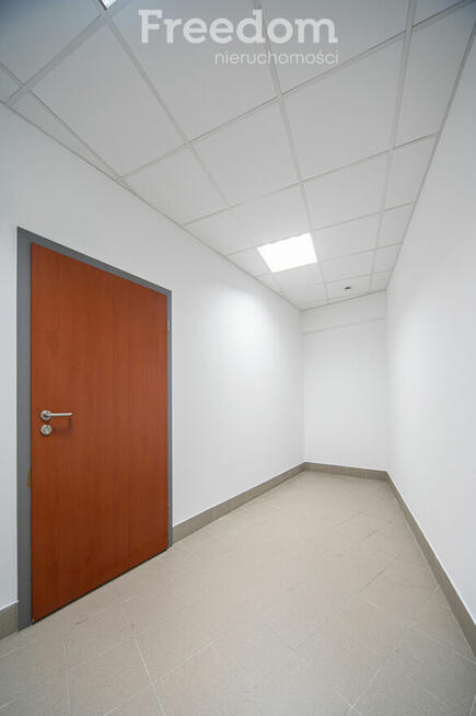 Lokal 416m2 z parkingiem i windą w Piasecznie