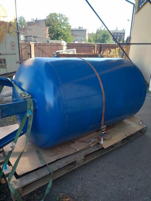 Zbiornik sprężonego powietrza 2 000 l, jak nowy.