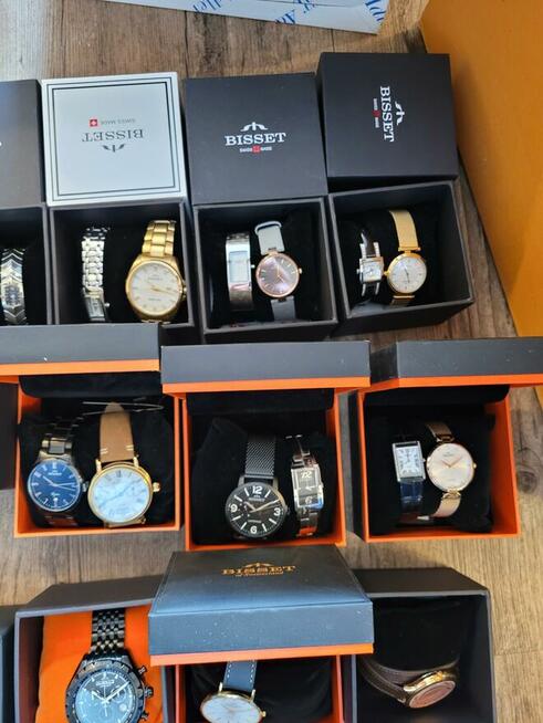 Syndyk sprzeda zegary ścienne i naręczne