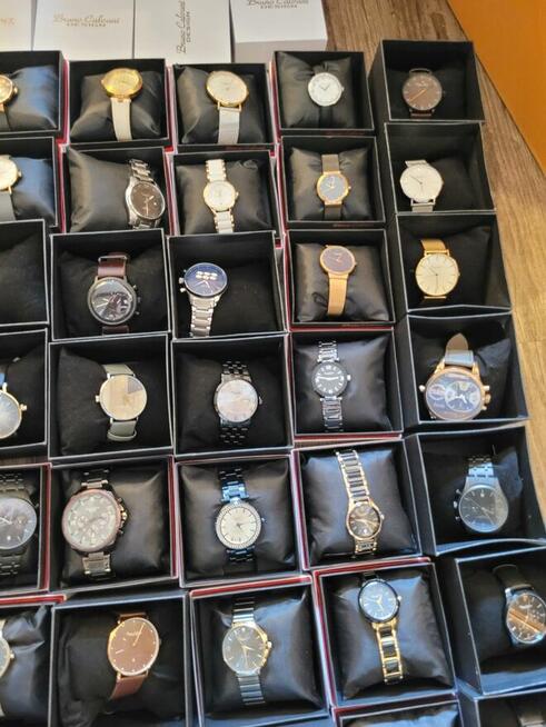 Syndyk sprzeda zegary ścienne i naręczne