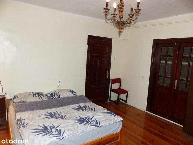 Urokliwy dom z fotowoltaiką i przestronnym ogrodem