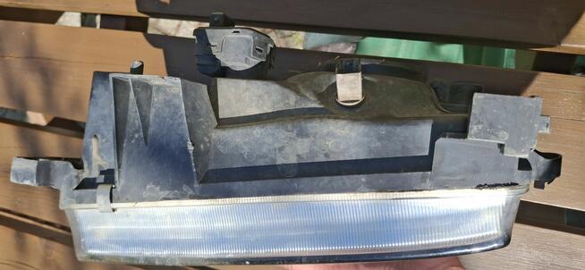 Lampy przednie Nissan Terrano