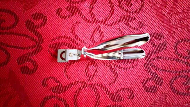 Gilotyna do tipsów oraz wiertło do otworów w tipsach