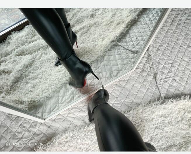 Szpilki botki Louboutin czerwona podeszwa używane