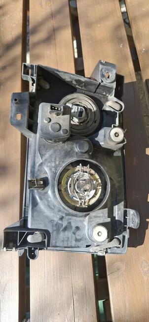 Lampy przednie Nissan Terrano