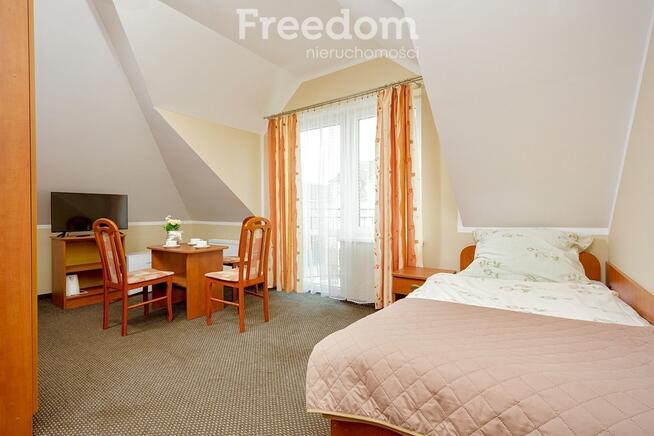 Pensjonat 80 miejsc noclegowych 300 m od morza.