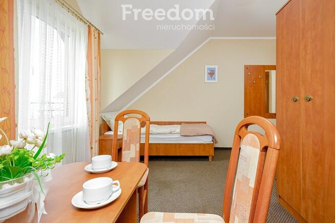 Pensjonat 80 miejsc noclegowych 300 m od morza.