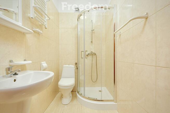 Pensjonat 80 miejsc noclegowych 300 m od morza.