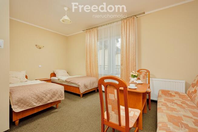 Pensjonat 80 miejsc noclegowych 300 m od morza.