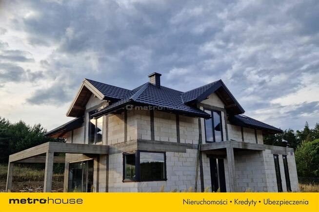 Na sprzedaż dom w stanie surowym zamkniętym.