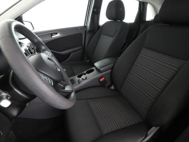 Mercedes B 180 navi czujniki parkowania klimatyzacja grzane fotele