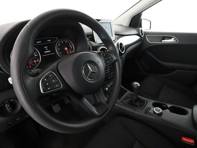 Mercedes B 180 navi czujniki parkowania klimatyzacja grzane fotele