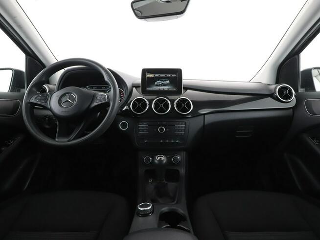 Mercedes B 180 navi czujniki parkowania klimatyzacja grzane fotele