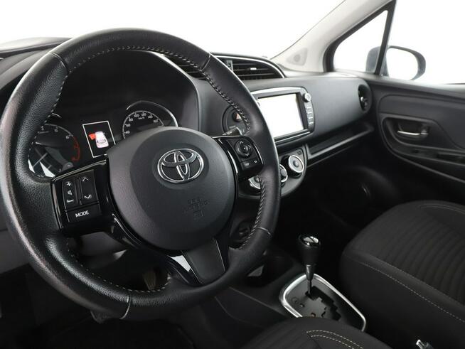 Toyota Yaris automat grzane fotele kamera Bluetooth tempomat