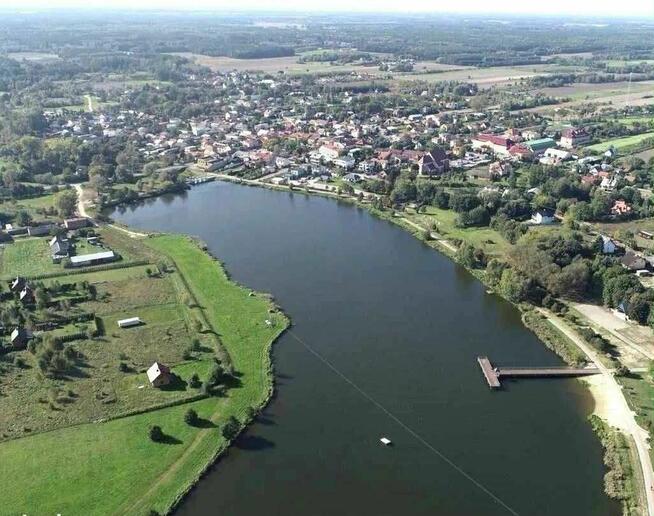 Działki budowlane w otulinie lasów przy drodze asfaltowej