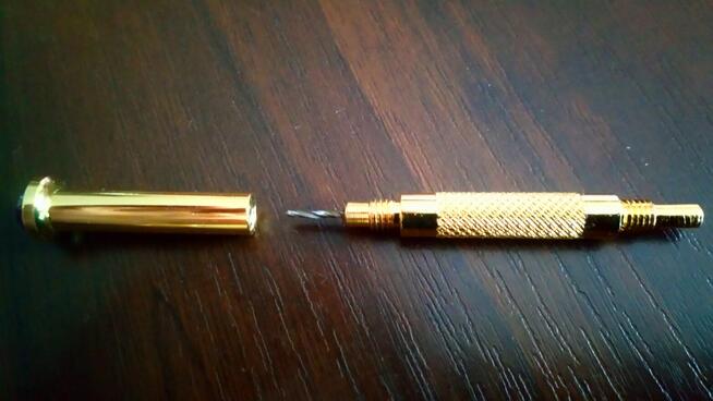 Gilotyna do tipsów oraz wiertło do otworów w tipsach