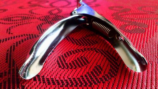 Gilotyna do tipsów oraz wiertło do otworów w tipsach