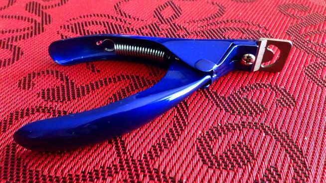 Gilotyna do tipsów oraz wiertło do otworów w tipsach