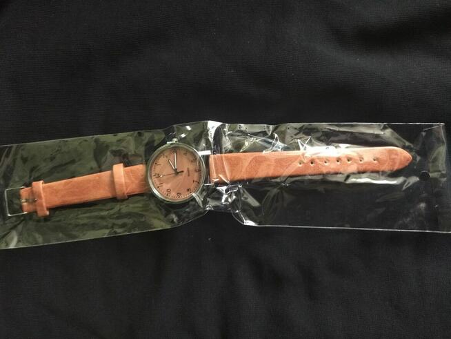 Zegarek damski pomarańczowy nowy.