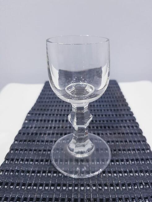 Zestaw starych kryształowych kieliszków