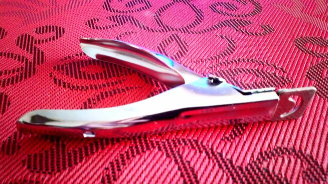 Gilotyna do tipsów oraz wiertło do otworów w tipsach