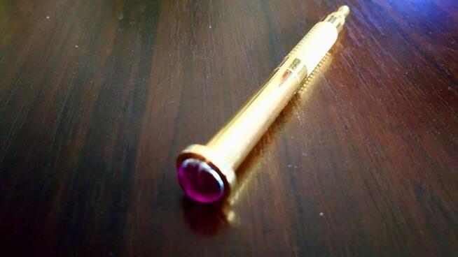 Gilotyna do tipsów oraz wiertło do otworów w tipsach