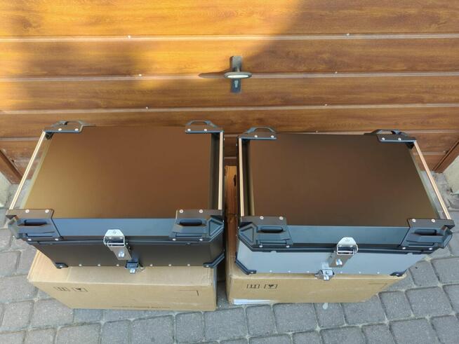 Aluminiowy Kufer motocyklowy centralny 65L na DWA kaski + PŁ
