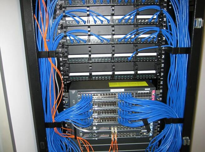 Montaż elektryki i systemów elektronicznych – Warszawa i oko