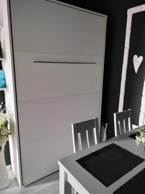 Sprzedam półkotapczan pionowy biały