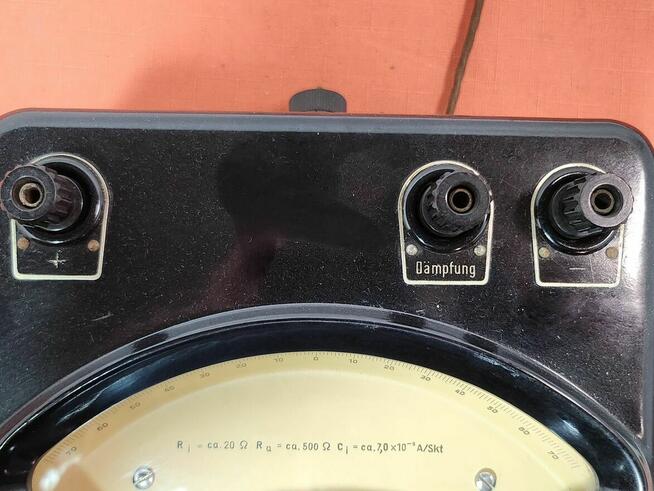 zabytkowy miernik analogowy lustrzany