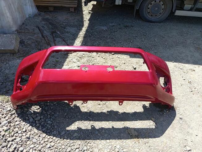 Zderzak Toyota Hilux 2016 kolor oryginalny, bez uszkodzeń