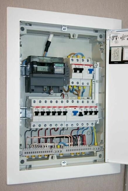 Montaż elektryki i systemów elektronicznych – Warszawa i oko