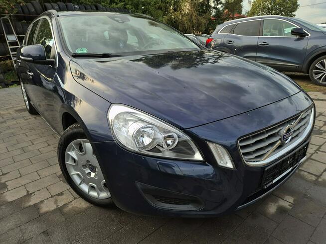V60 2.0 D3 MOMENTUM automat 136KM NAVI pdc SERWIS bezwypadek 2013