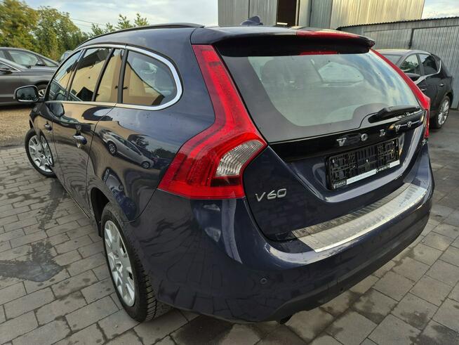 V60 2.0 D3 MOMENTUM automat 136KM NAVI pdc SERWIS bezwypadek 2013
