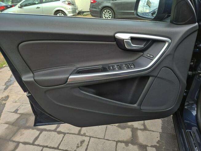 V60 2.0 D3 MOMENTUM automat 136KM NAVI pdc SERWIS bezwypadek 2013